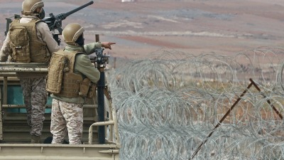 جنود أردنيون يراقبون الحدود مع سوريا ـ AFP
