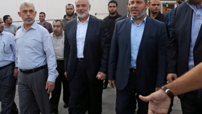 يحيى السنوار، وزعيم حماس إسماعيل هنية، والقيادي البارز في حماس خليل الحية