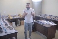 باسم ياخور من داخل إدارة الهجرة والجوازات في دمشق (يوتيوب)
