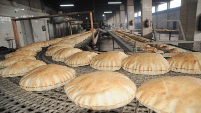 تلاعُب الأفران وغياب الرقابة يفسدان رغيف الخبز في حلب
