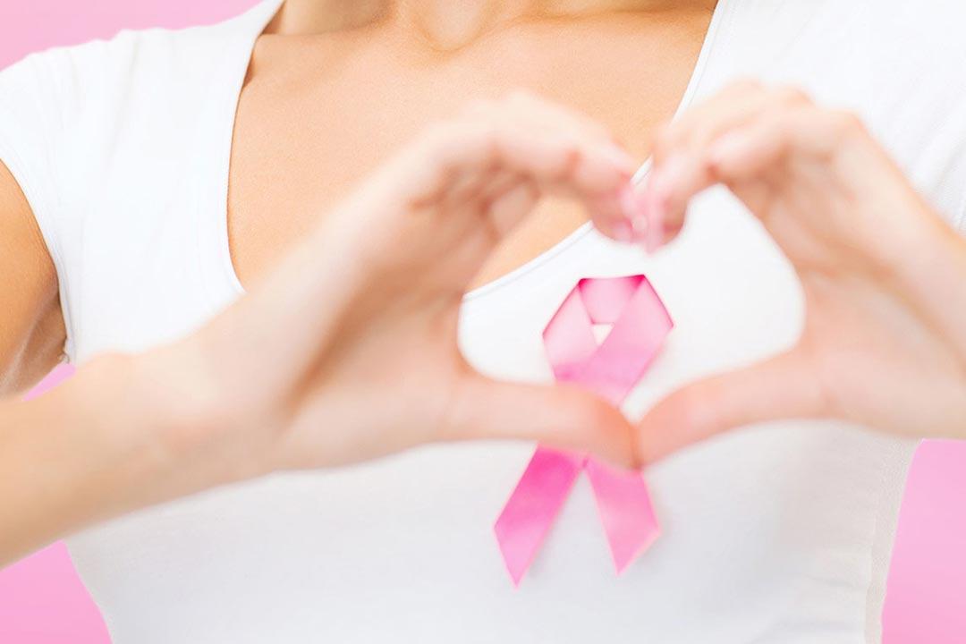 أكتوبر الوردي" شهر التوعية من سرطان الثدي