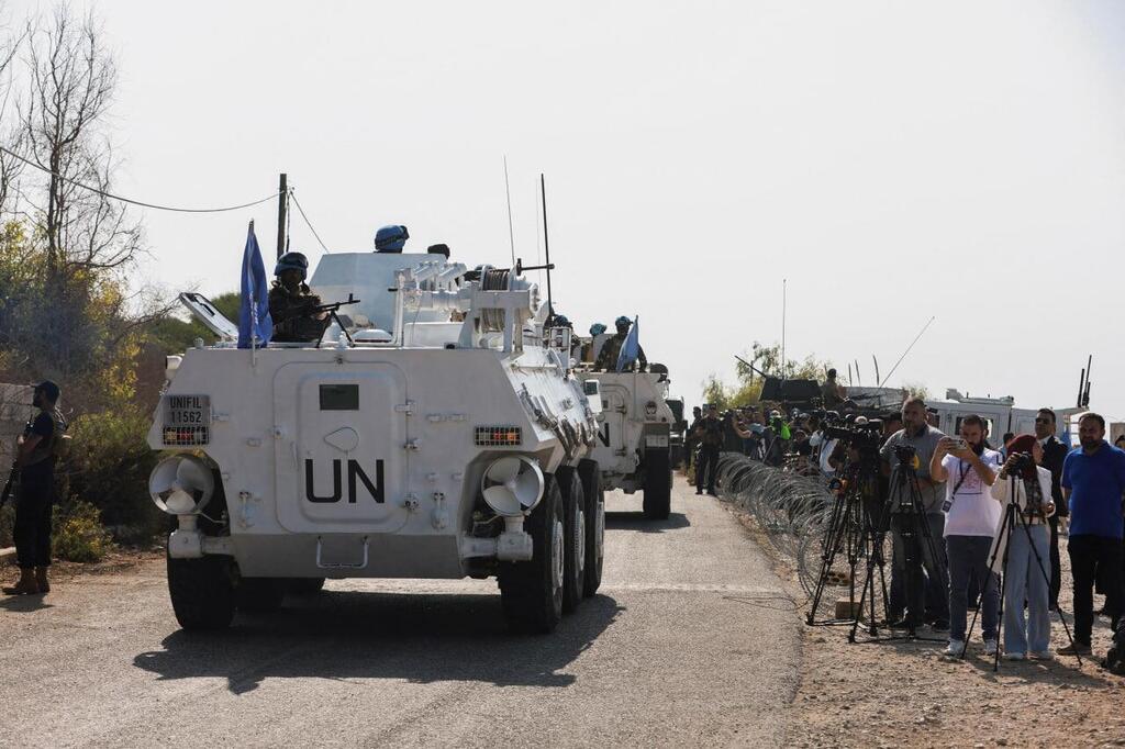 قافلة الأمم المتحدة في طريقها إلى حفل التوقيع في ناكورا (الصورة: رويترز)