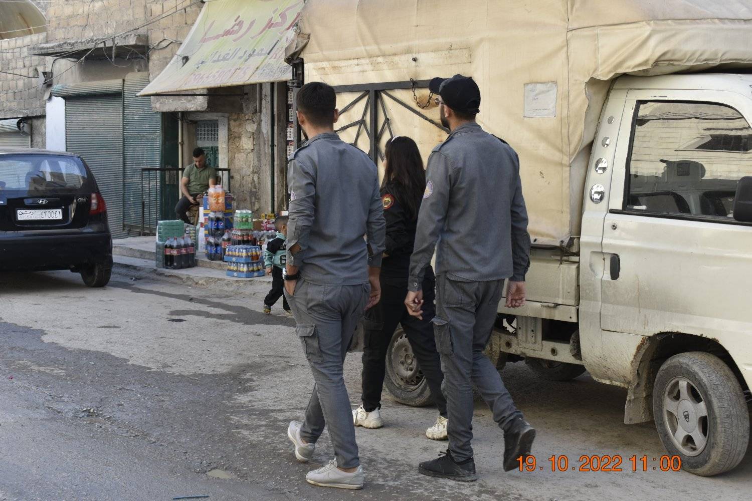 موظفون في بلدية الشعب بحي الشيخ مقصود - تلفزيون سوريا