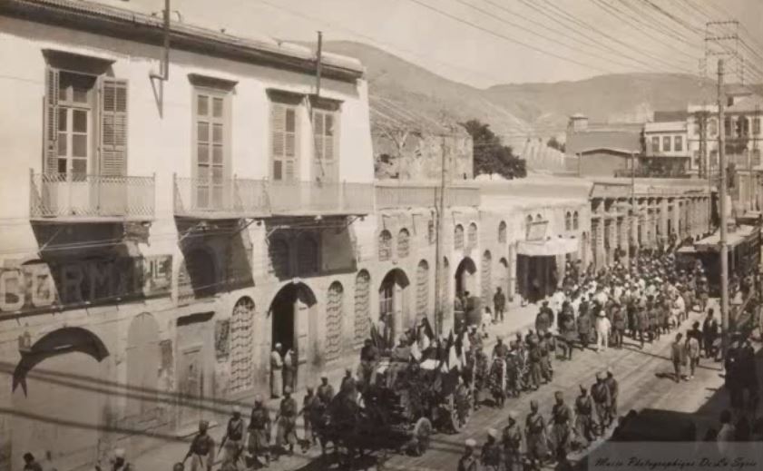 جنازة الكابتن غاستون ديكاربانتيري في دمشق 1925 (عماد الأرمشي/يوتيوب)