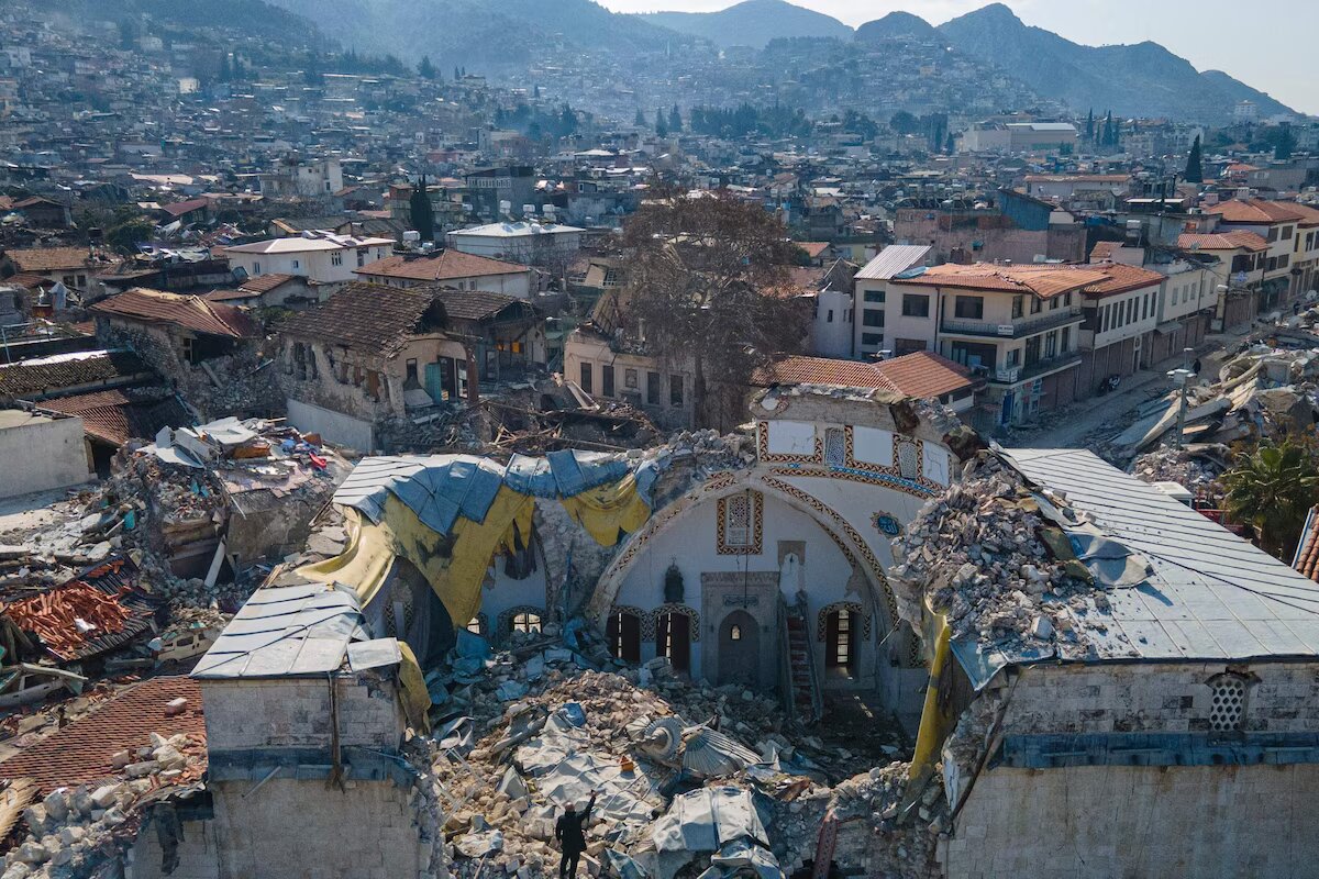 مسجد حبيب النجار في أنطاكيا بعد تعرضه للدمار بسبب الزلزال– تاريخ الصورة: 11 شباط 2023
