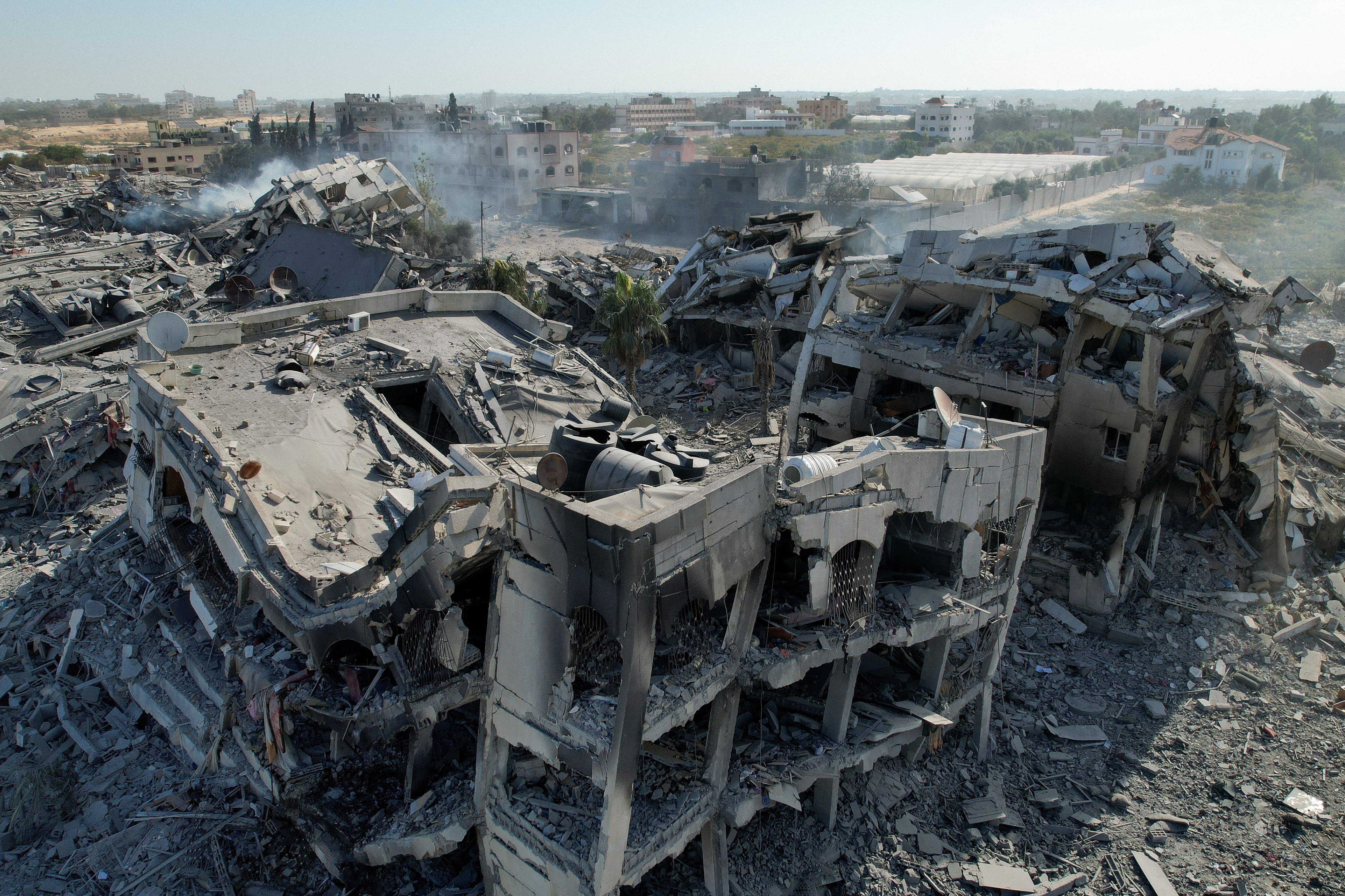 أبنية سكنية مدمرة في حي الزهراء جنوبي غزة عقب القصف الإسرائيلي