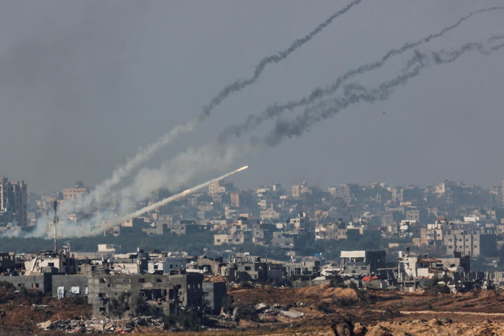 رشقات صاروخية من قطاع غزة باتجاه مستوطنات الغلاف، 1 كانون الأول/ ديسمبر 2023 (رويترز)