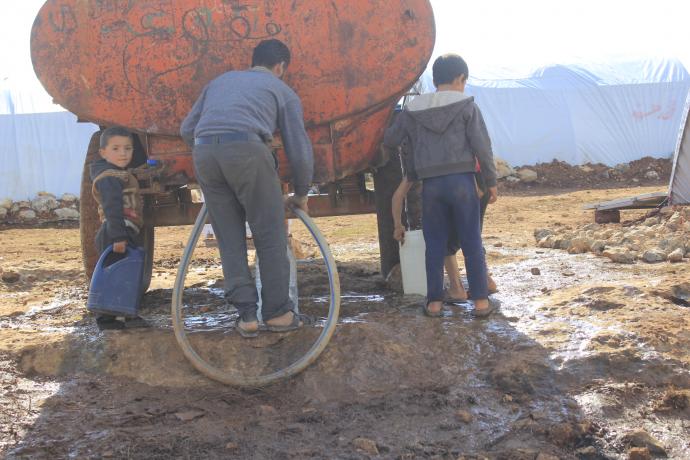 قلة المياه تزيد خطر الاصابة بالفايروس- سوريا.JPG