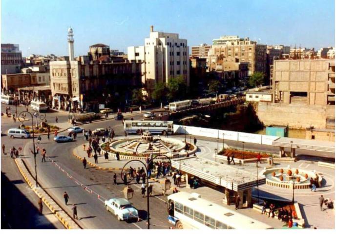 صورة قديمة لساعة حمص.jpg