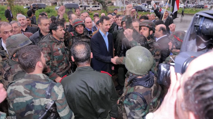 بشار الأسد في حي بابا عمرو 28 آذار 2012.png