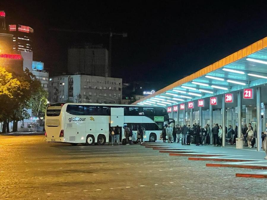 رصيف الحافلات في محطة الباصات بالعاصمة الصربية بلغراد