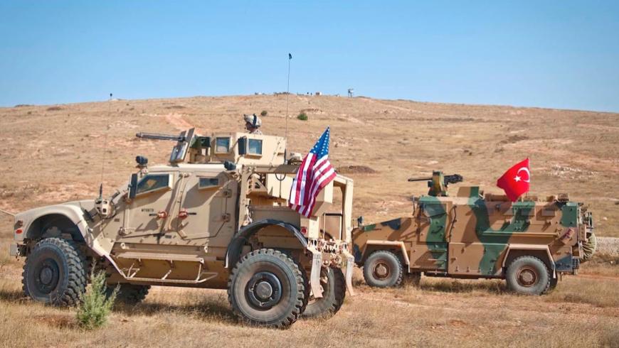 رتل أميركي ينسحب من الرقة إلى الحسكة أمام الجيش التركي (فيديو)