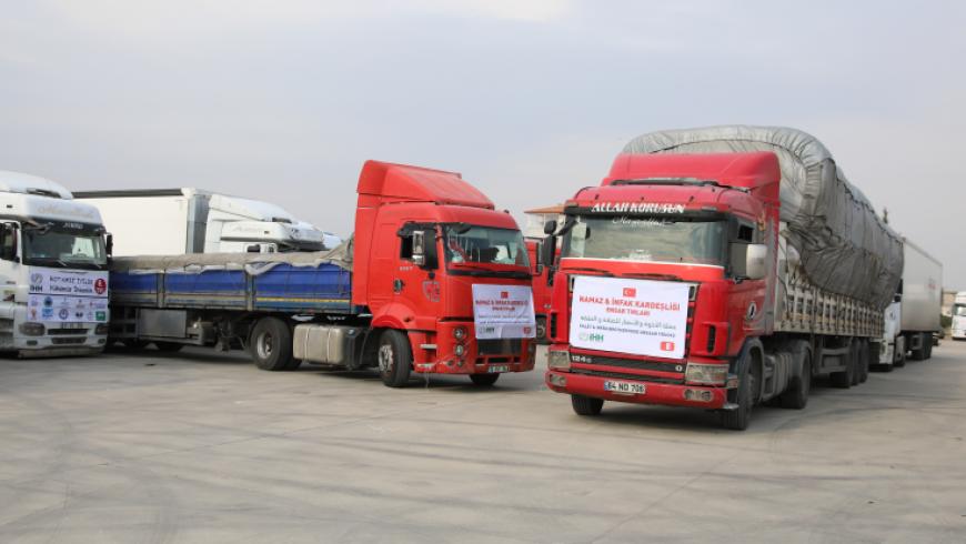 قافلة مساعدات تركية ضخمة تبدأ الدخول إلى سوريا
