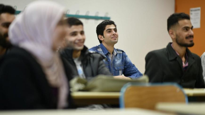 منح دراسية فرنسية للاجئين السوريين في تركيا ولبنان والأردن