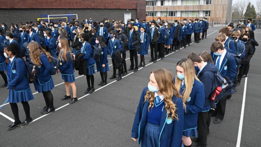 بريطانيا تعلن ارتفاع عدد إصابات كورونا بين طلاب المدارس