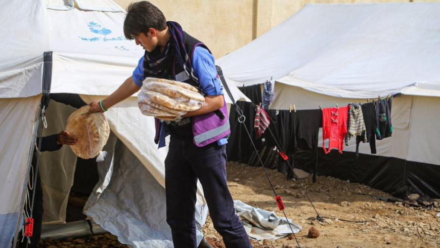 نصف مليون نازح يعانون من نقص الخبز في مخيمات الشمال السوري