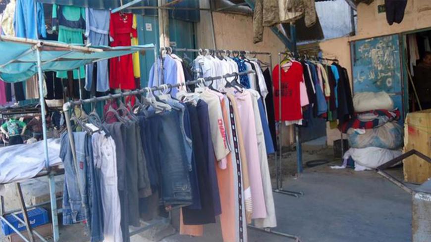 سوق الملابس المستعملة في سوريا يحارب قسوة الشتاء والغلاء