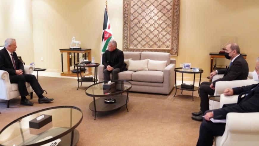 زيارة مفاجئة.. الملك الأردني يلتقي وزير الدفاع الإسرائيلي في عمان