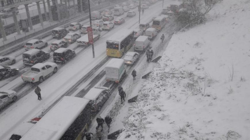 والي إسطنبول يعلن يوم غد الثلاثاء عطلة رسمية بسبب العاصفة الثلجية