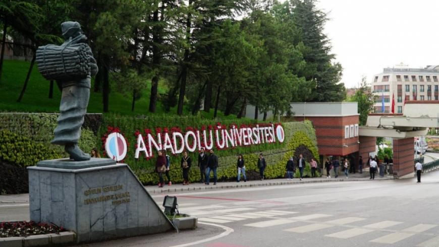 الرئاسة التركية تحذف سؤالاً لـ"جامعة أناضولو" جوابه: السوريون غير مؤهلين
