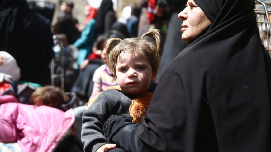غارات النظام تجبر13 ألف مدني على النزوح من مخيم اليرموك 