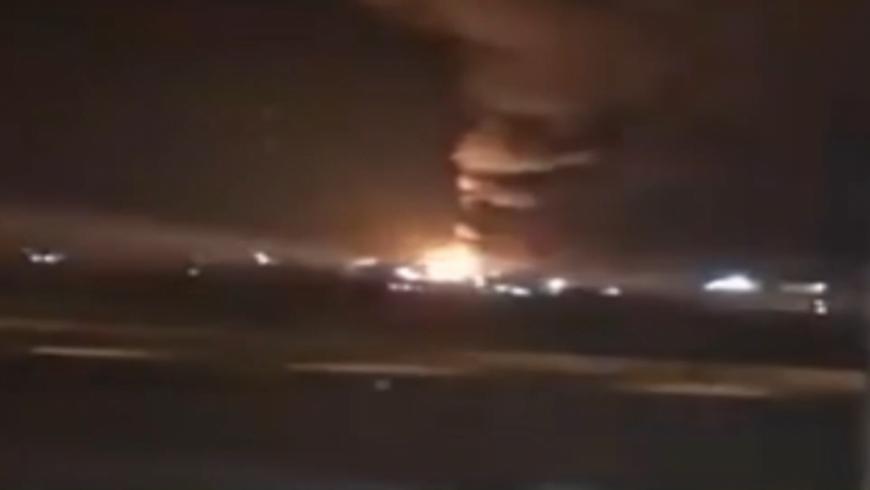 انفجار مستودع ذخيرة يهز مدينة القامشلي بريف الحسكة (فيديو)