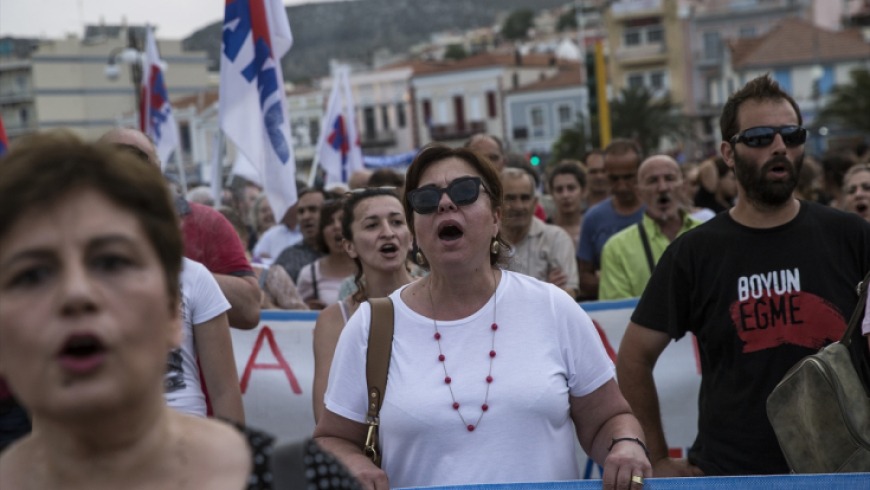مظاهرة في جزيرة ماديللي اليونانية ترفض وجود اللاجئين
