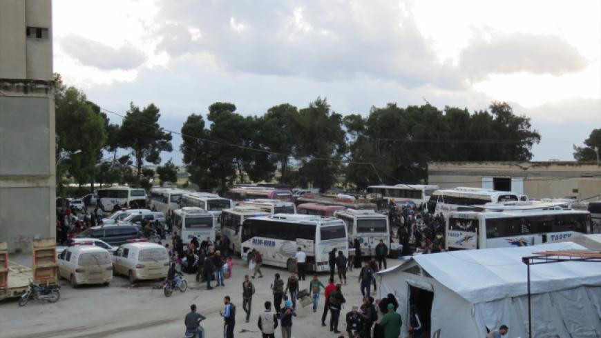 وصول قافلة مهجري مخيم اليرموك إلى إدلب