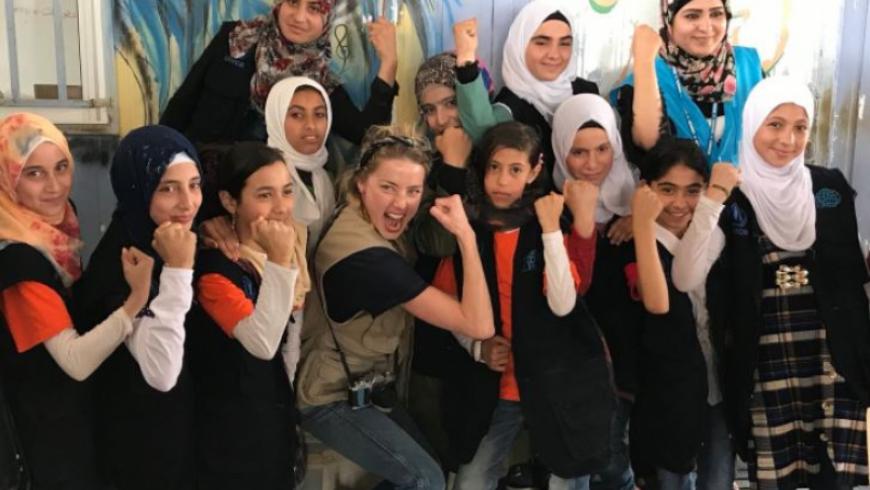 الممثلة العالمية "آمير هيرد" في مخيّم الزعتري (فيديو)