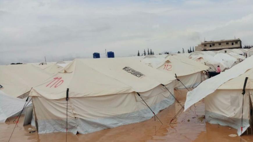 الأمطار تُغرق مخيم مهجّري الغوطة الشرقية قرب الباب (صور)