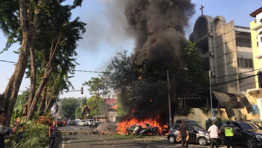 عشرات القتلى والجرحى بتفجيرات لتنظيم الدولة في إندونيسيا