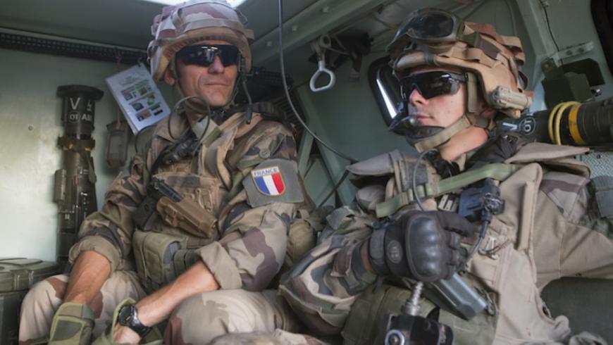 فرنسا ترسل وحدات عسكرية خاصة إلى سوريا