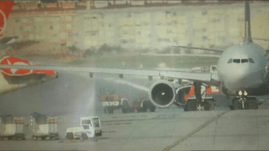 بالفيديو.. لحظة اصطدام طائرتين في مطار أتاتورك