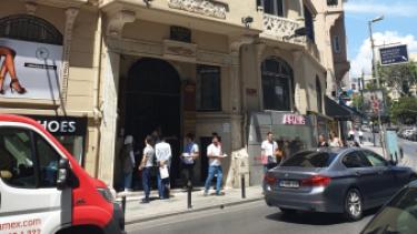 قنصلية النظام في إسطنبول تؤجل المواعيد بسبب الإغلاق العام