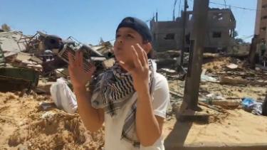 عبر موسيقى "الراب".. طفل فلسطيني ينقل معاناة غزة للعالم |فيديو