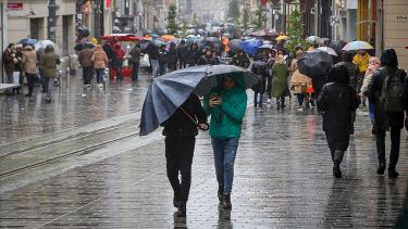 هطول الأمطار في إسطنبول (وكالة الأناضول)