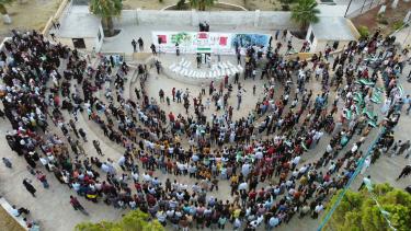 متظاهرون وسط مدينة إدلب يحيون ذكرى مجزرة داريا (خاص)