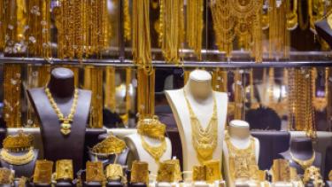 إمرأة تسرق مجوهرات بقيمة 50 مليون ليرة من محل في سوق الحميدية بدمشق |فيديو