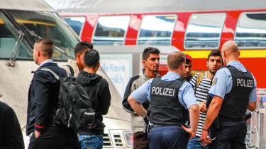 ألمانيا تكشف انخفاض الاعتداءات على اللاجئين وازدياد وحشيتها خلال 2022 (JesusFernandez32/iStock)