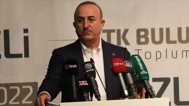 وزير الخارجية التركي مولود تشاووش أوغلو في المؤتمر الصحفي بولاية موغلا (الأناضول) 