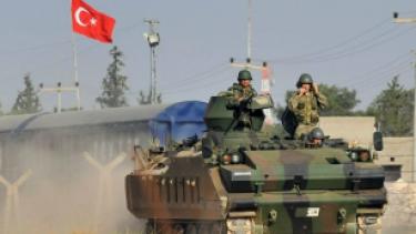 آلية عسكرية تابعة للجيش التركي (رويترز)