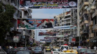 صور بشار الأسد في اللاذقية قبيل الانتخابات الرئاسية- تاريخ الصورة: 19 أيار 2014