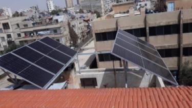عضو مجلس دمشق يقترح فرض رسوم على مستخدمي ألواح الطاقة الشخصية