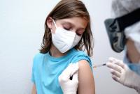 تطعيم طفلة