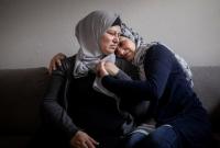مايا وأمها عواطف لاجئتان سوريتان ألغيت إقاماتهما في الدنمارك