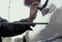 videoblocks-car-thief-opening-the-door-of-a-car-with-a-pry-bar_bwg5il5uwb_thumbnail-full01.jpg