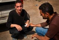 اللاجئ السوري أحمد سبسبي يبكي خسارة أسرته في حادثة غرق المركب بطرابلس اللبنانية