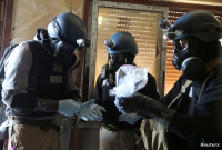 جمع عينات للتحقيق بهجوم الأسلحة الكيماوية في الغوطة الشرقية 