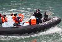 قوات الحدود البحرية البريطانية تنقذ مهاجرين في قناة المانش