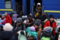 لاجئون أوكرانيون (رويترز)